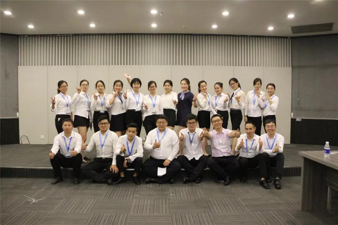 “順勢(shì)而為，網(wǎng)贏天下！”2018青峰網(wǎng)絡(luò)智能營銷峰會(huì)圓滿成功！